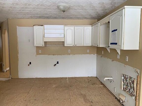 4th image of 580 Lively Ln