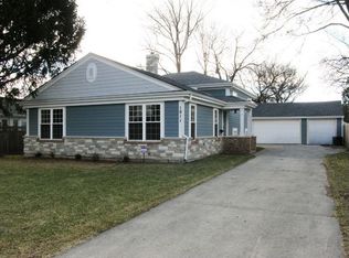 1911 Linneman St, Glenview, IL 60025