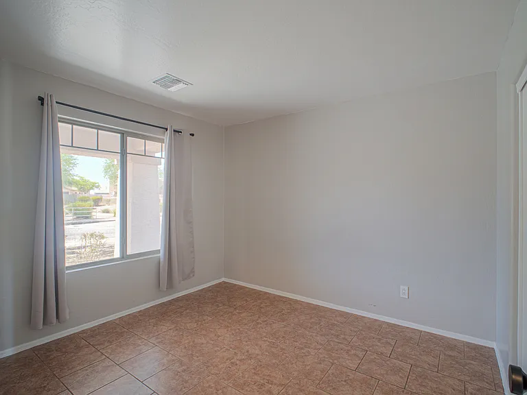 305 W Settlers Trl — Photo 15