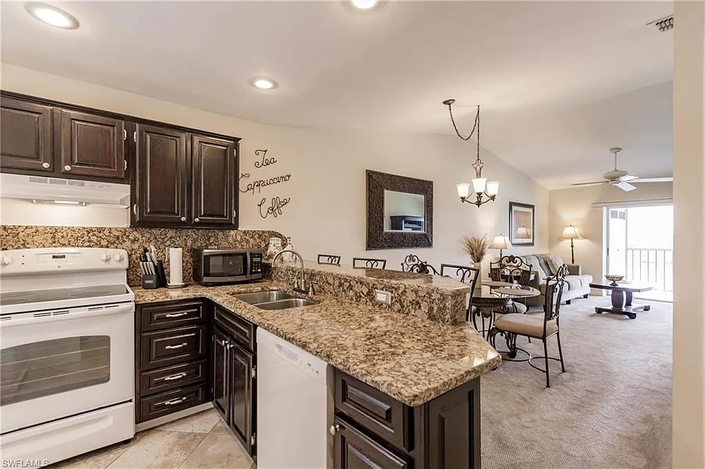 2 bed, 2.0 bath, 843 sqft, $2,150 — Photo 2