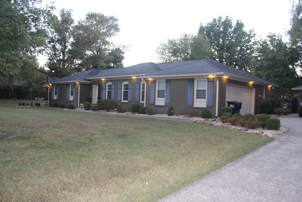 121 Hastings Dr - Property Image