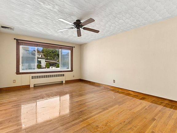 3rd image of 31 Furness St