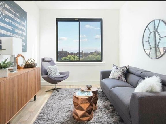 3rd image of 810 Lexington Ave #2