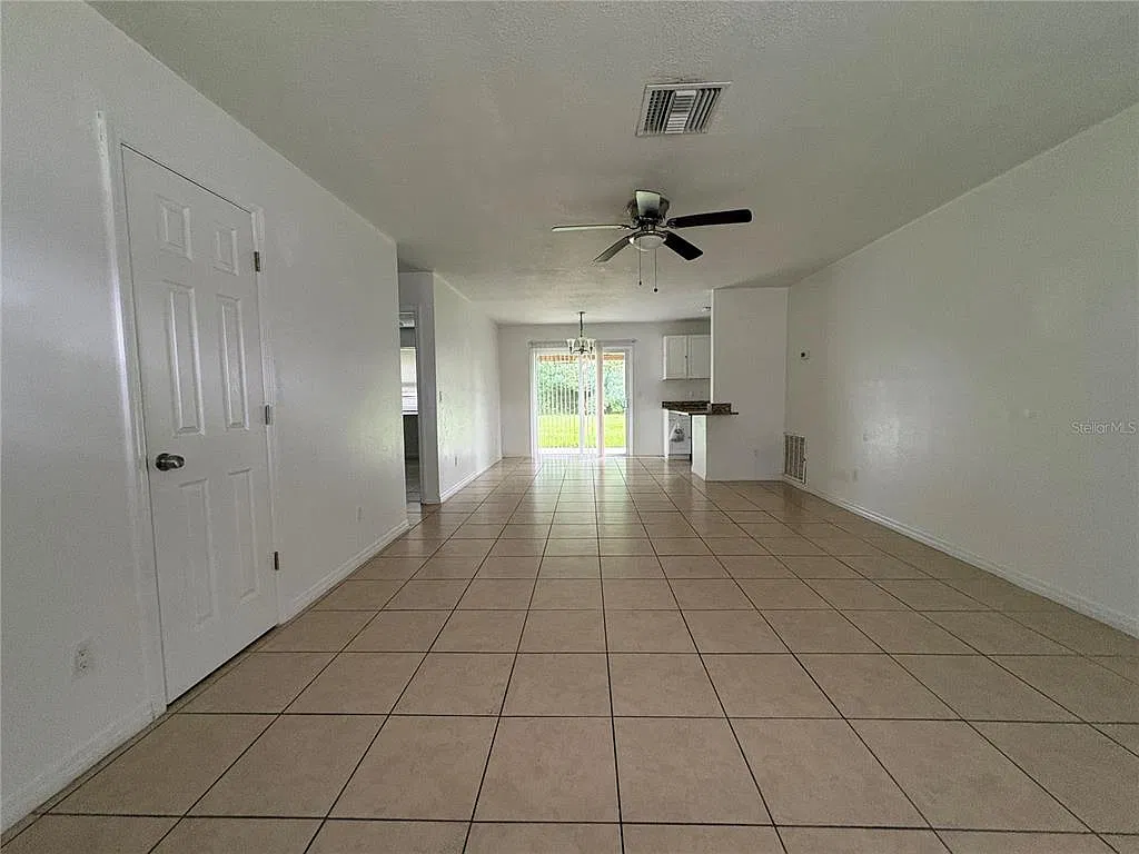 2 bed, 1.0 bath, 888 sqft, $1,750 — Photo 3