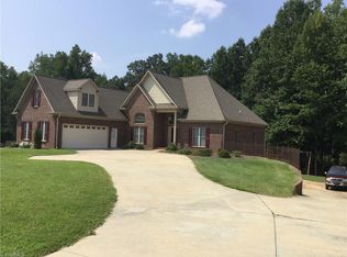 220 Peppermill Dr, Lexington, NC 27295