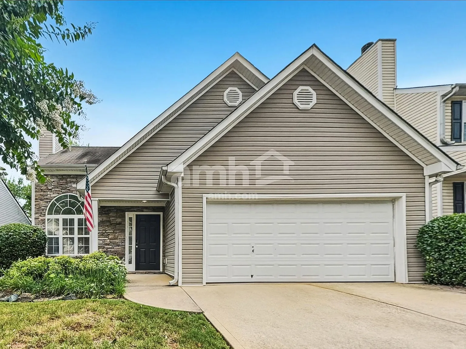 3 bed, 2.5 bath, 1272 sqft, $1,935 — Photo 1