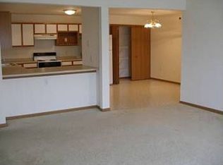 1521 Commonwealth Dr APT 29, Fort Atkinson, WI