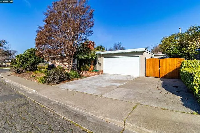 208 Los Gatos Ave — Photo 11