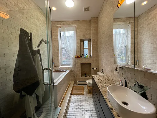 Rented by Realty Collective | media 8