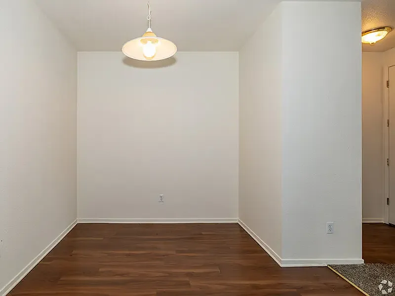 Crocker Oaks Apartments — Photo 3