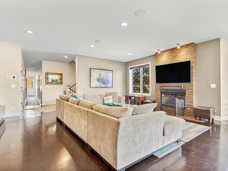 1500 W Huron St #C — Photo 11