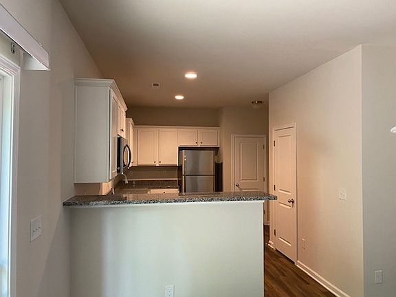 4th image of 2210 Beauty St