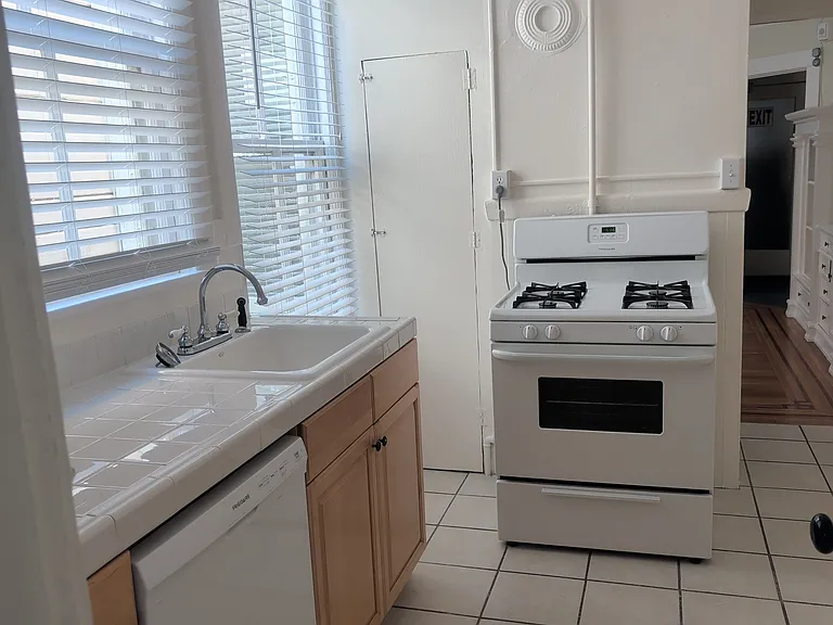 1449 Washington St #7 — Photo 27
