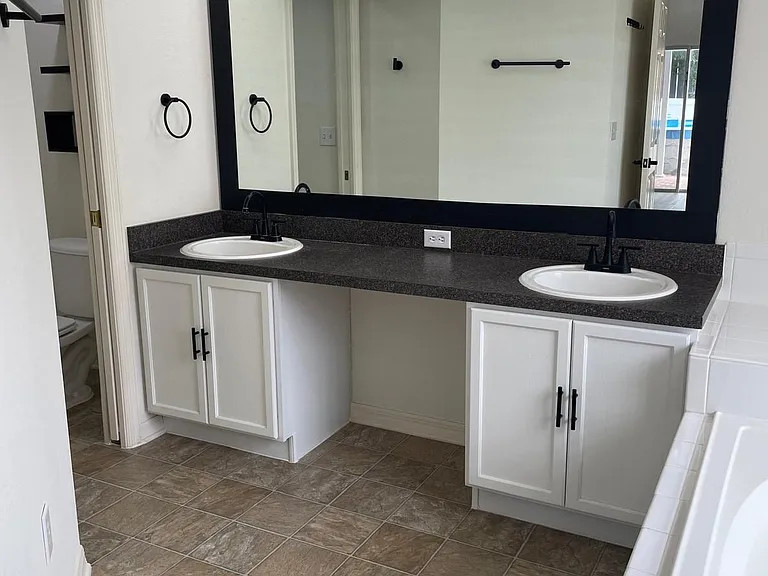 658 Sierra Cir — Photo 8