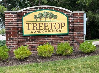 701 Ridgeside Dr APT B, Ballwin, MO 63021