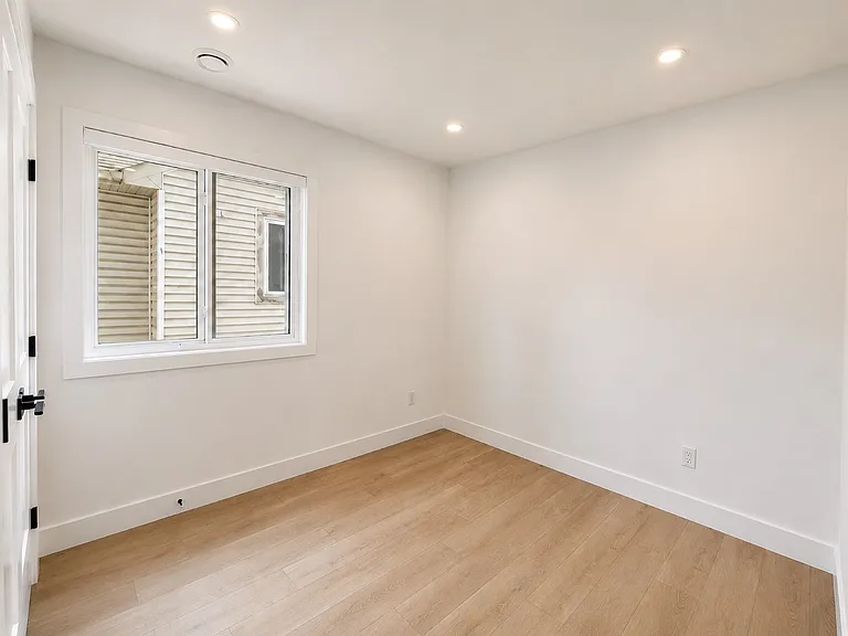 515 17th Ave NW #3 — Photo 8