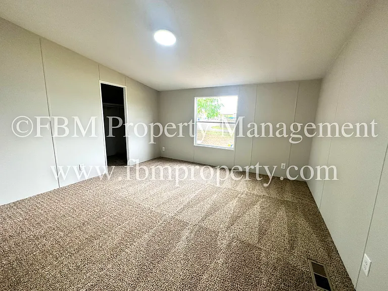 402 E College Ave — Photo 16