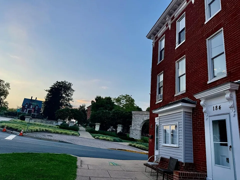 184 W Main St