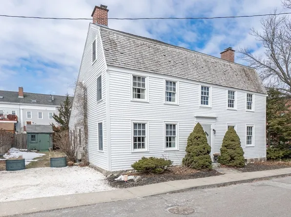 8 Salem St, Newburyport, MA 01950