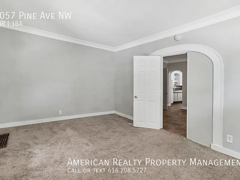 1057 Pine Ave NW — Photo 8
