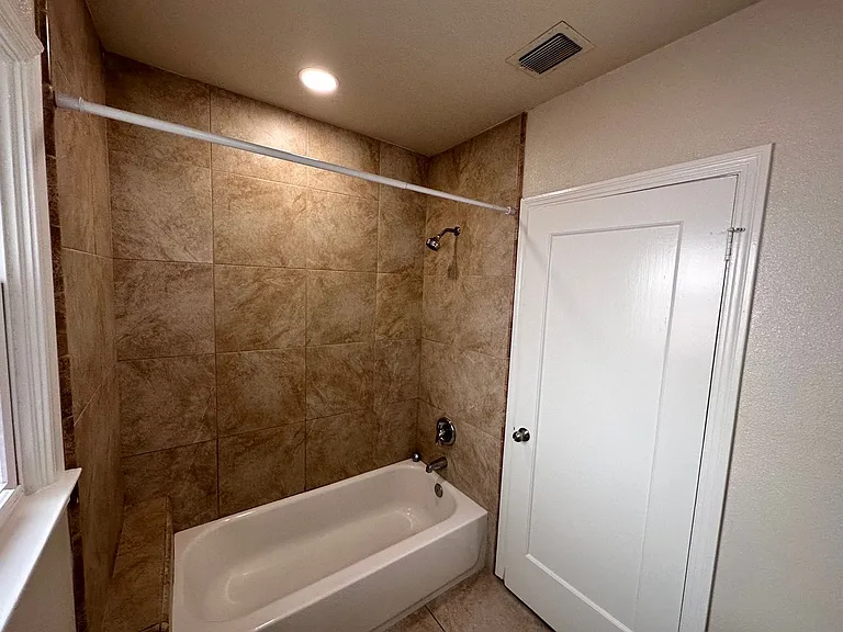 4735 N Thorne Ave — Photo 16