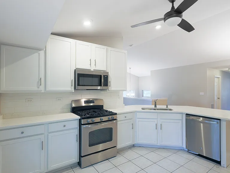 2436 Madiera Ln — Photo 8
