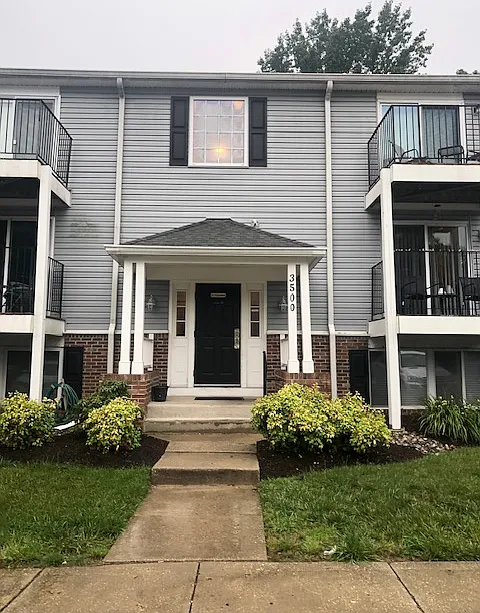 2 bed, 920 sqft, $2,100 — Photo 1