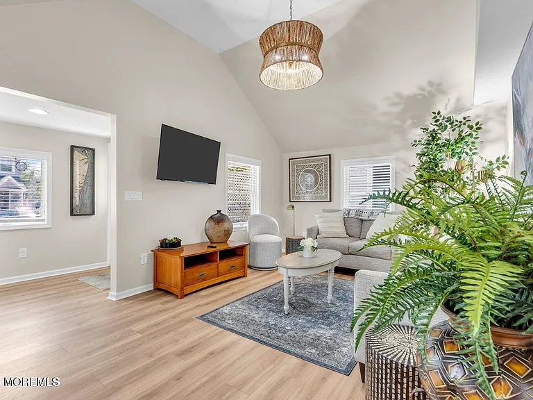 520 Brighton Ave — Photo 8