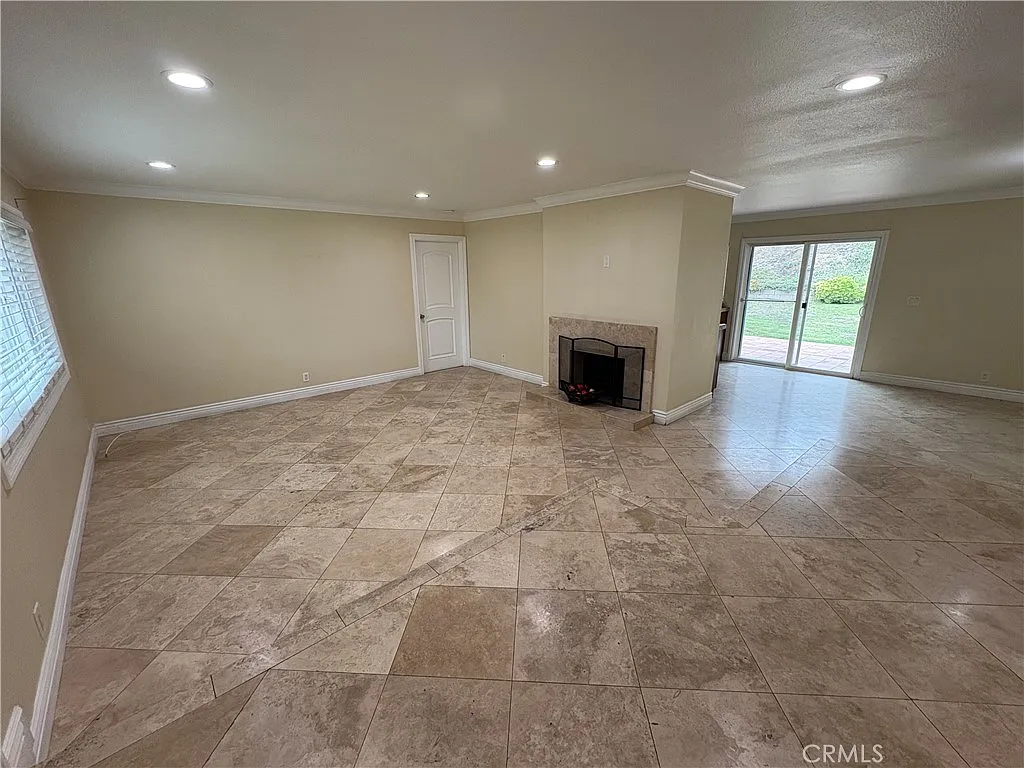 4 bed, 1503 sqft, $4,095 — Photo 2