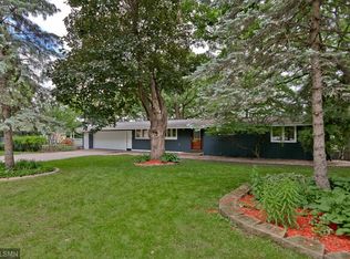 1645 Glenview Ct, Arden Hills, MN 55112