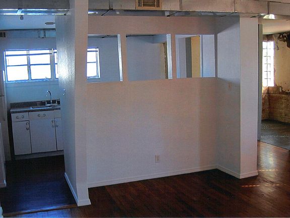 Kitchen, Living room, Entry area, Hard Wood Floors