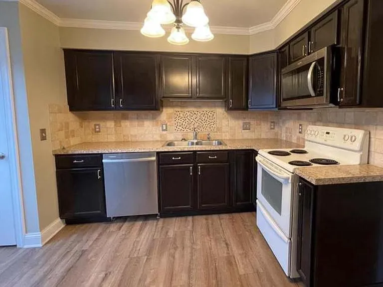 902 Tamarac Dr — Photo 4