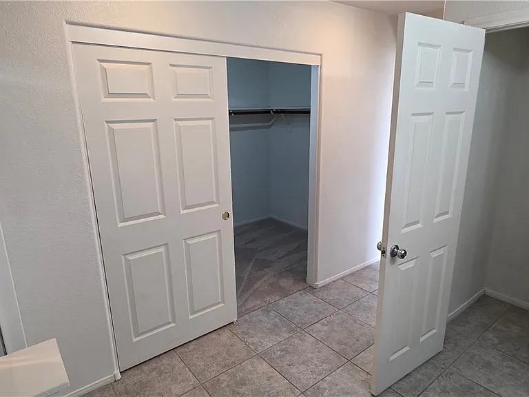 3358 Hillside Garden Dr — Photo 32