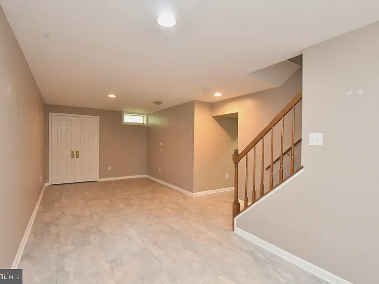 350 Copperfield Ln — Photo 13