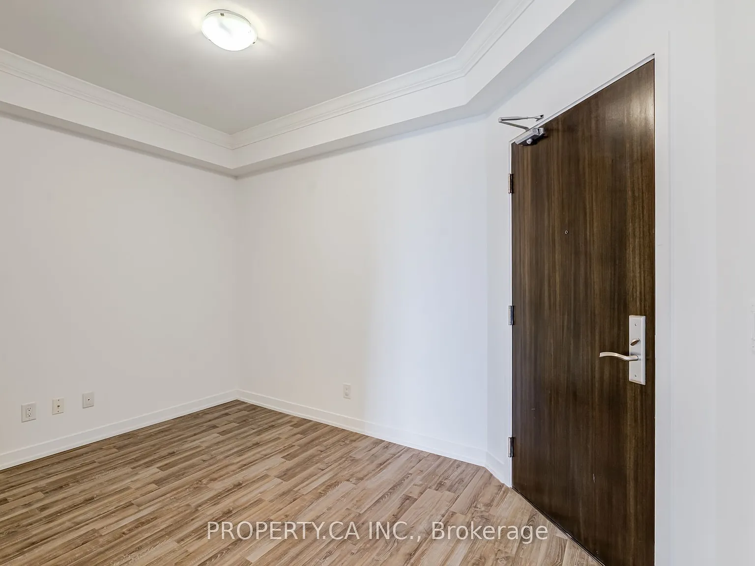 The Lexington Condominium Residences — Photo 2