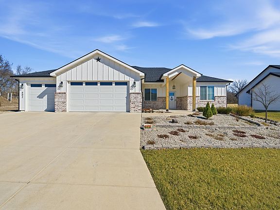 2nd image of 602 Fox Hollow Rd