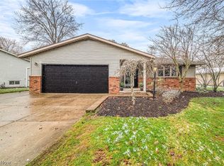 33142 Warwickshire Ln, Solon, OH 44139