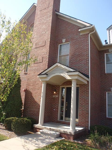 1st image of 204 Village Way N