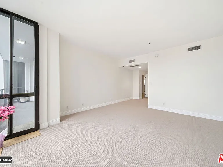 10660 Wilshire Blvd #805 — Photo 45