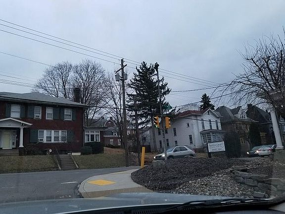 4th image of 525 N Main St