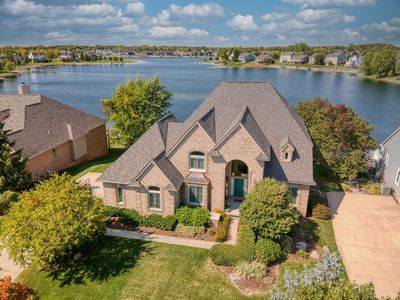 587 Eastlake Trl, Oxford, MI, 48371