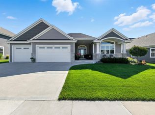 1529 Miller Ct, Oconomowoc, WI 53066