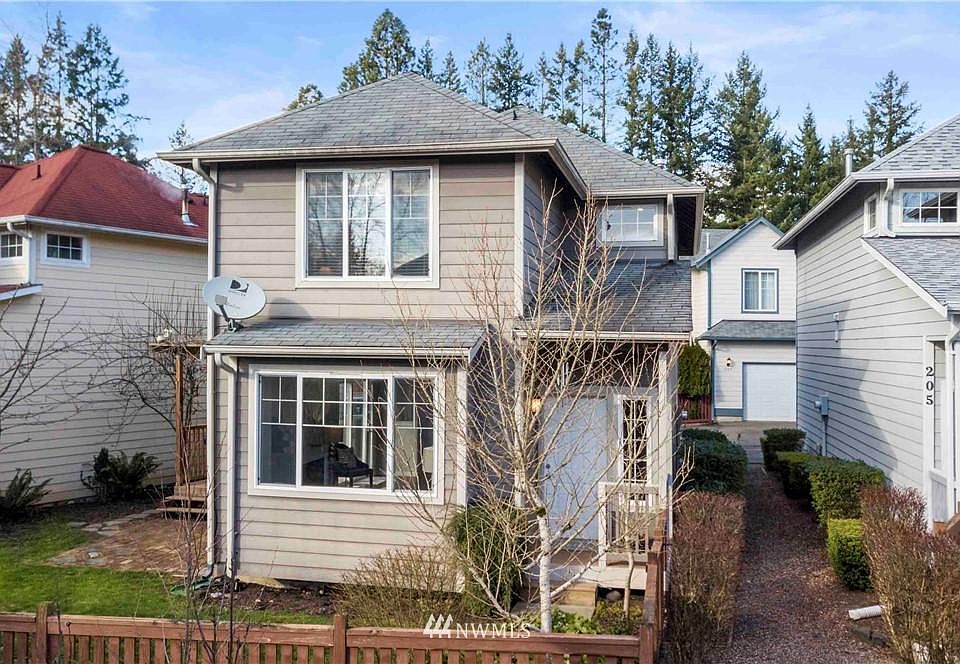 1st image of 25123 Roberts Dr Unit 203