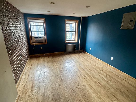 3rd image of 102 Bayard St #9R