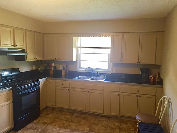2nd image of 208 Longview Dr