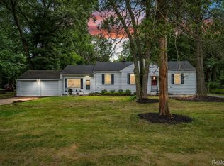 19301 Midway Rd, Southfield, MI 48075