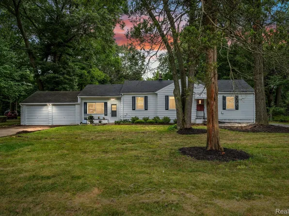 19301 Midway Rd, Southfield, MI 48075