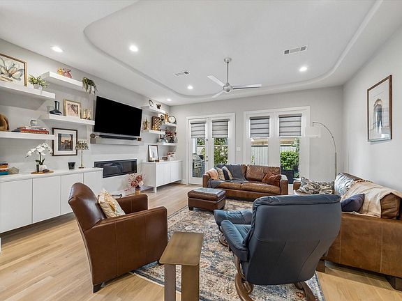 4th image of 209 Malone St