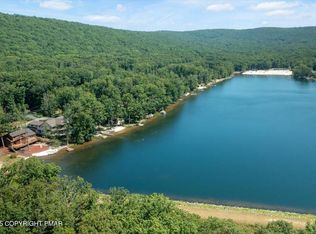 336 W Lake Valley Dr, Hazleton, PA