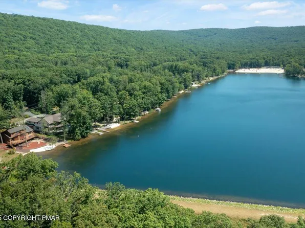 336 W Lake Valley Dr, Hazleton, PA 18202